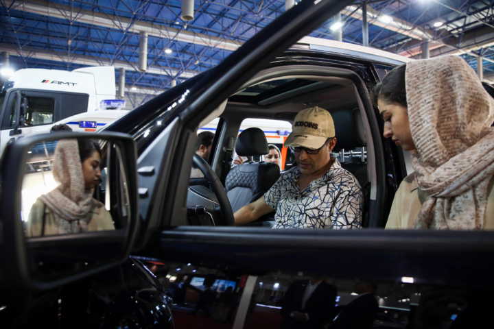 بلاتکلیفی خریداران خودرو/ علت خلف وعده خودروسازان چیست؟