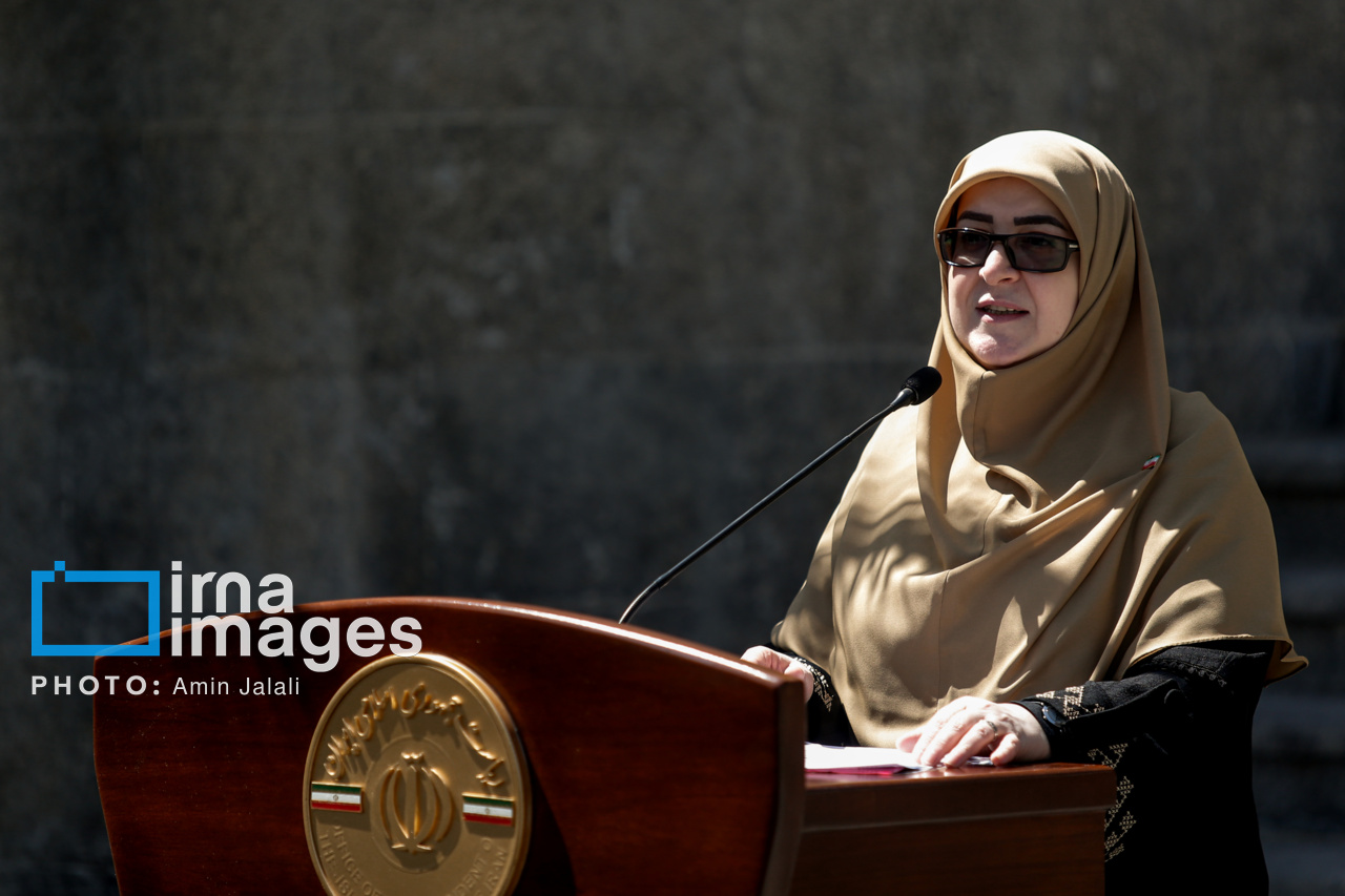 مهاجرانی:ساعت کاری ادارات تا پایان شهریور تغییر نمیکند/ مذاکره یک امر دستوری نیست مهاجرانی:ساعت کاری ادارات تا پایان شهریور تغییر نمیکند/ مذاکره یک امر دستوری نیست