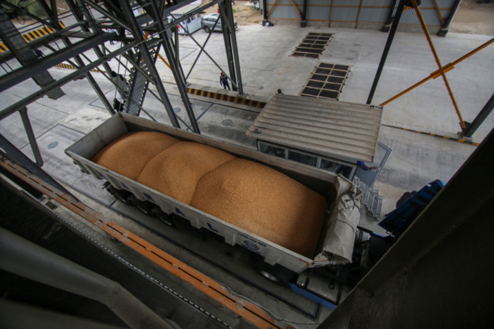 کشتی حامل سه هزار تن گندم در ساحل مازندران پهلو گرفت