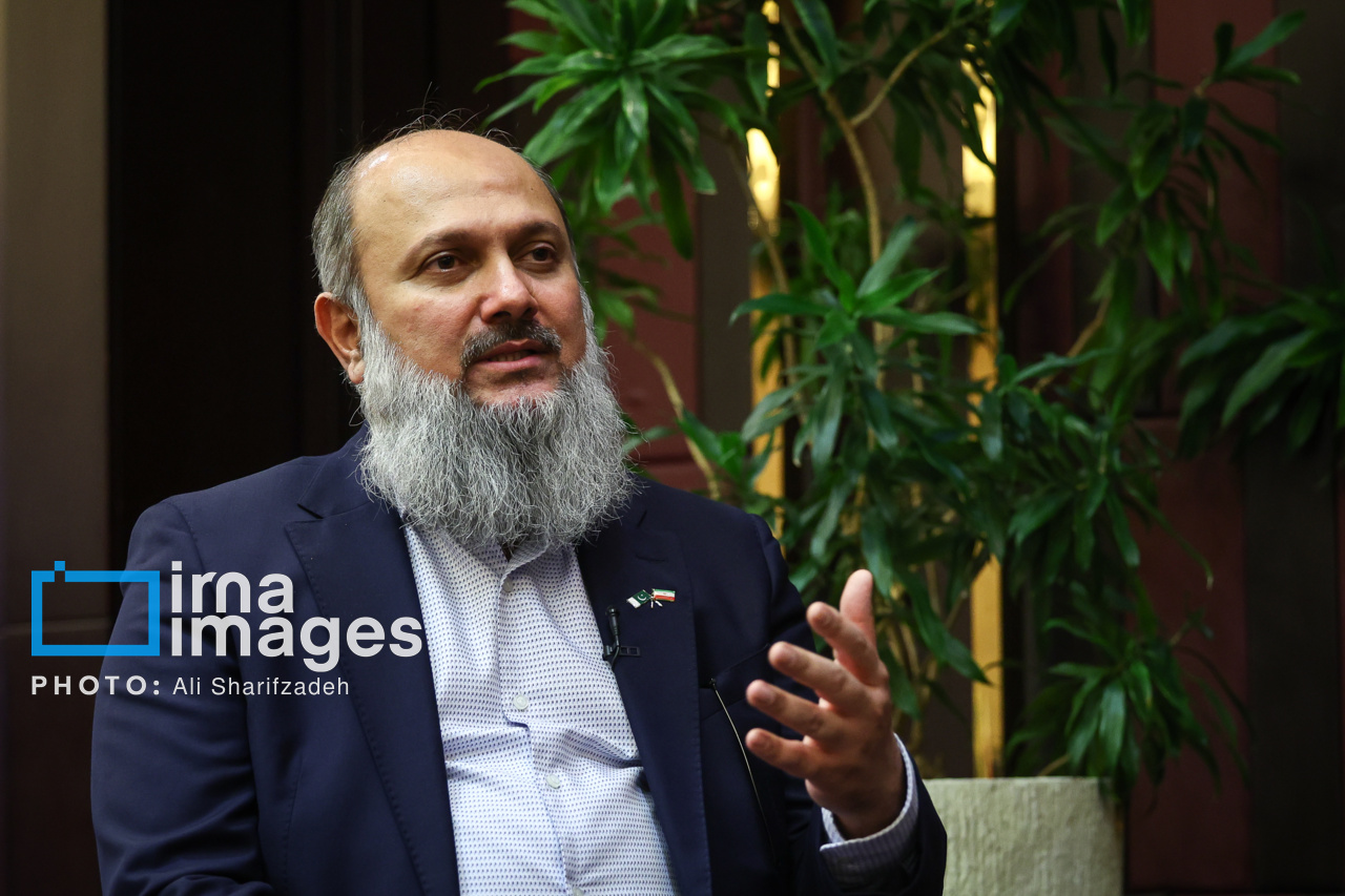 وزیر بازرگانی پاکستان: بازنگری توافق تهاتر با ایران در آستانه نهایی شدن است