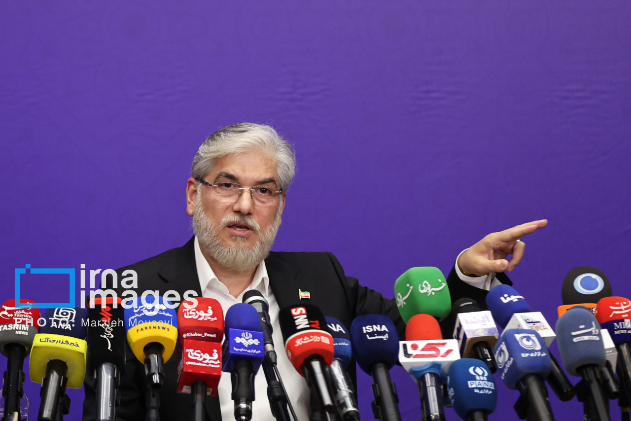 وزیر علوم خطاب به دانشجویان: هر جا هستید برای ایران بمانید
