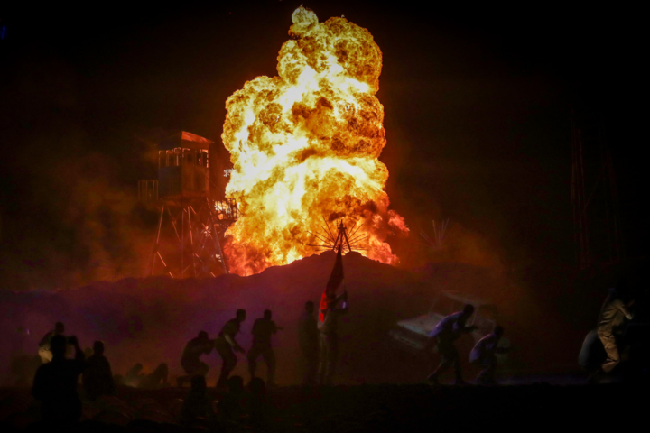 از دوبنده کشتی تا رخت سرخ شهادت