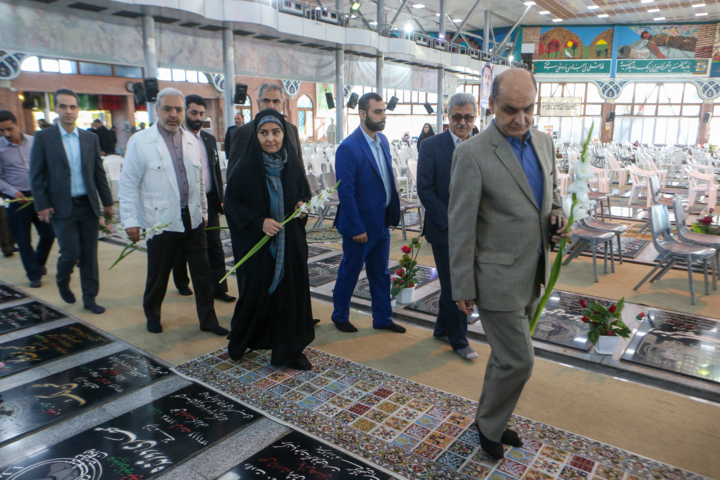 فرزانه صادق راه‌های برون‌رفت از مشکلات گیلان را بررسی کرد