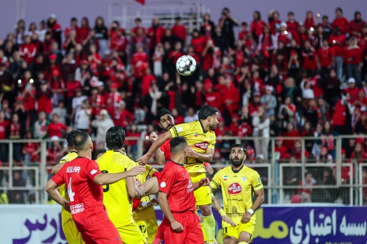 فجر در کمین صدرنشین؛ آزمون دشوار تراکتور در شیراز