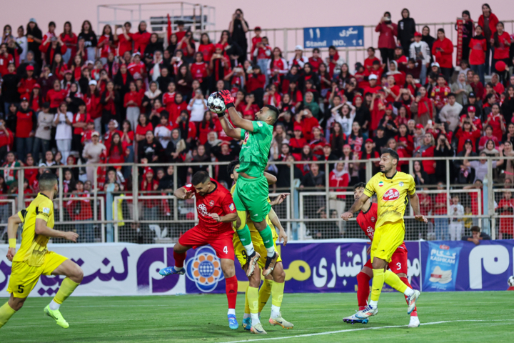 فجر در کمین صدرنشین؛ آزمون دشوار تراکتور در شیراز