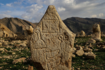 مرگ آرام شیرهای سنگی