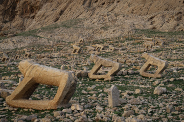 مرگ آرام شیرهای سنگی