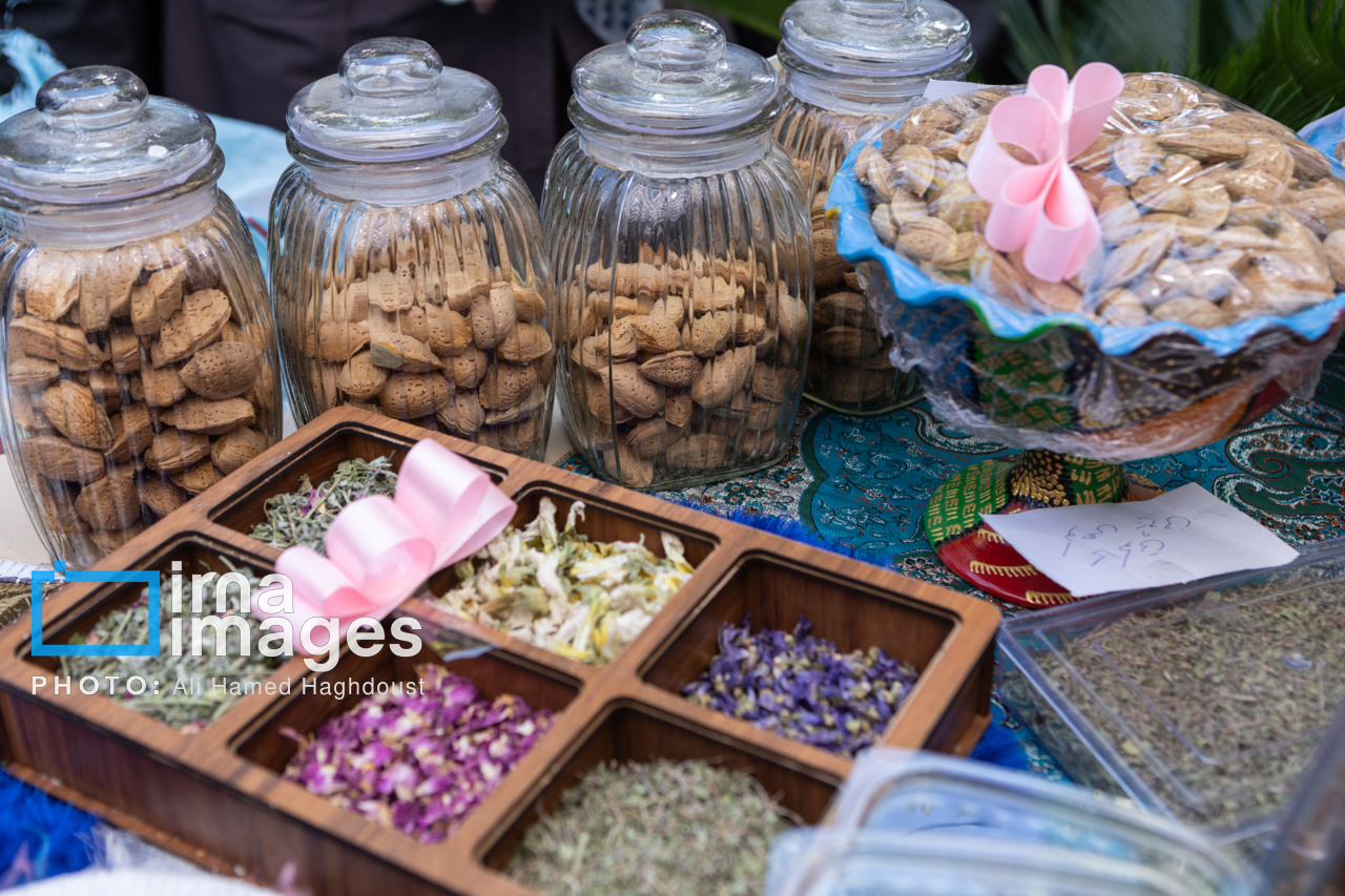 ارسال ۱۰ هزار دلار سوغات کرمانشاه به خارج کشور/از روغن حیوانی و پسته تا بادام و ترخینه