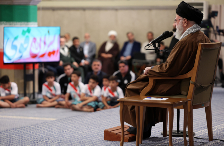 مدالهایی برای «پهلوان جانفدایِ ایران»؛ روایت ارادت قهرمانان به رهبر شهید