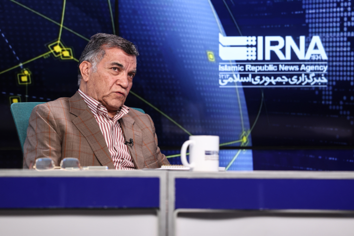 پزشکیان با وفاق نشانههای گسست حاکمیتی را از میان برداشت/ دولت چهاردهم مظلوم و تنهاست