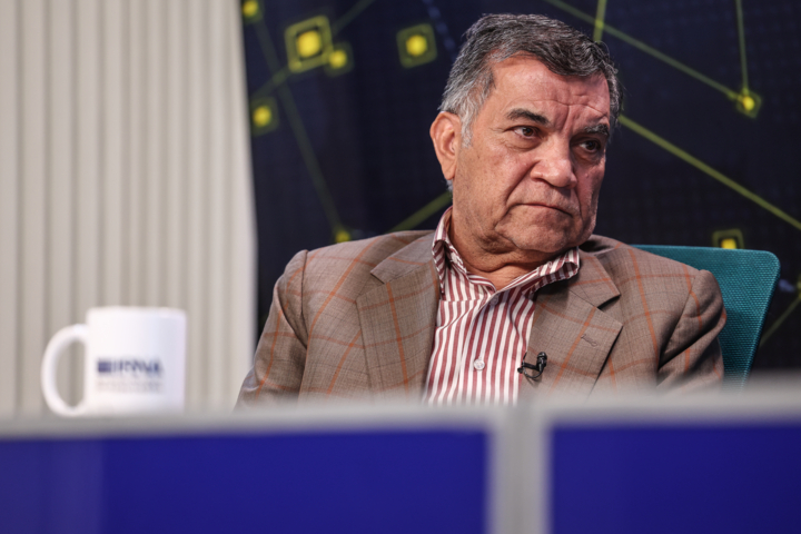 پزشکیان با وفاق نشانه‌های گسست حاکمیتی را از میان برداشت/ دولت چهاردهم مظلوم و تنهاست