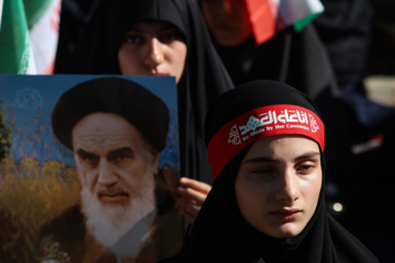 آیین آغاز اردوی دانش آموزی در یادمان شهدای هویزه
