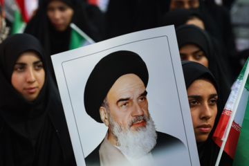آیین آغاز اردوی دانش آموزی در یادمان شهدای هویزه