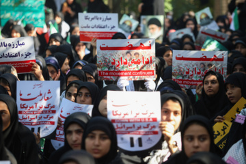 آیین آغاز اردوی دانش آموزی در یادمان شهدای هویزه
