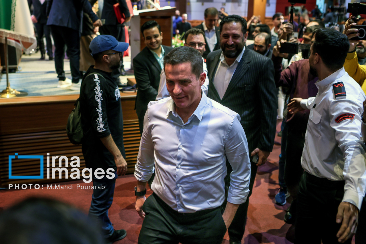 فیلم/ دیدار سرمربی پرسپولیس با بیماران سرطانی