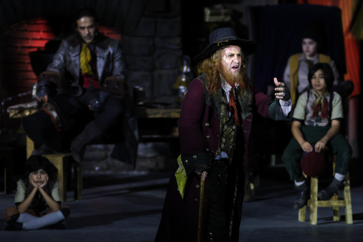 «الیور توئیست» میزبان ۷۰ هزار مخاطب شد/ استقبال از بداههگوییهای هوتن شکیبا