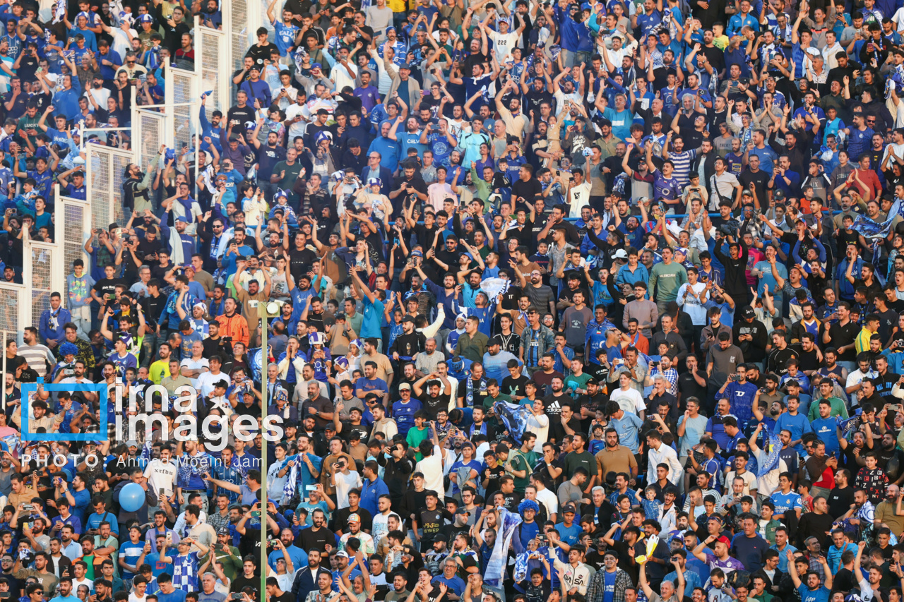 فیلم/ استقبال هواداران استقلال از بازی با الوصل با وجود آلودگی هوا