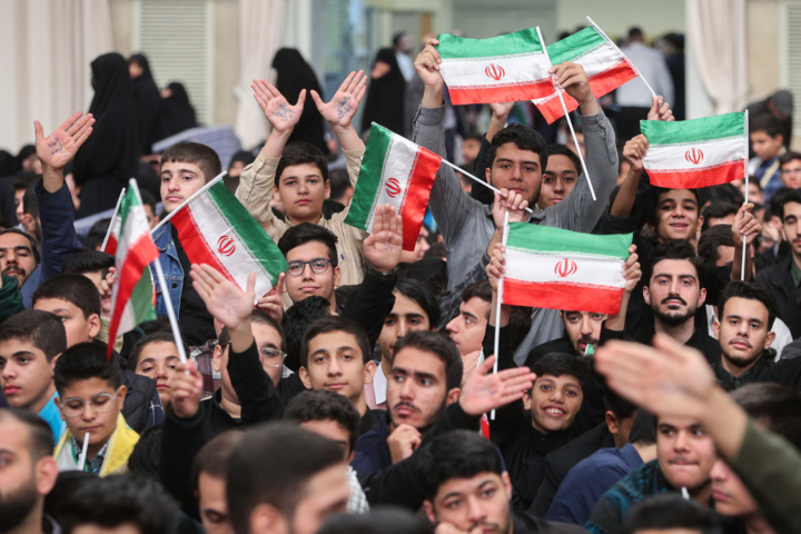 ۱۳ آبان روزی که تاریخ با صدای دانشآموزان نوشته شد