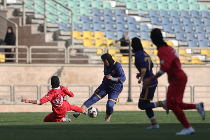 درخشش تاریخی فوتبال زنان کرمان؛ دوئل صدرنشینیان لیگ برتر