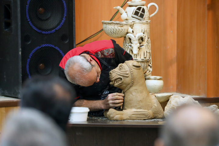 پرداخت ۲ هزار و ۲۰۰ میلیارد ریال تسهیلات کمبهره به هنرمندان صنایع دستی همدان