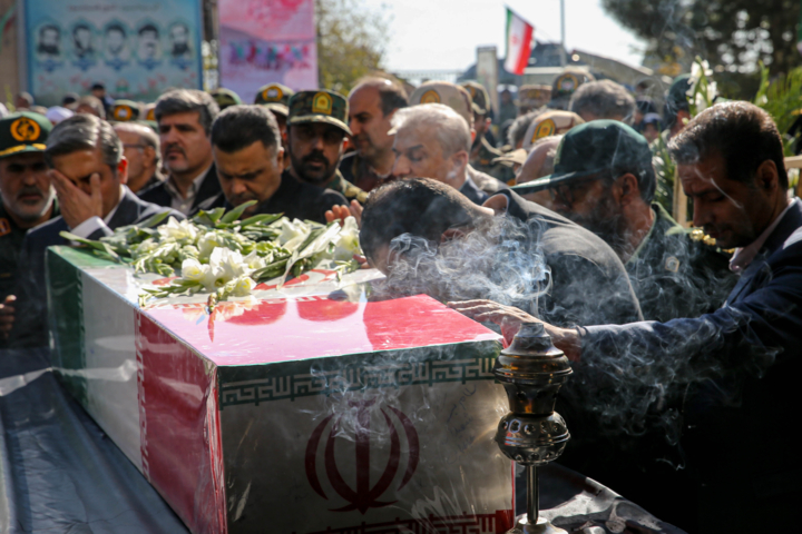 تشییع ۳۰۰ شهید گمنام/تابوتهای بینام، پل بین گذشته و آینده