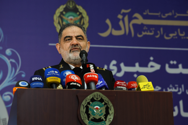 دریادار ایرانی: رزمایش سهجانبهای در منطقه اقیانوسی به میزبانی ایران برگزار میشود