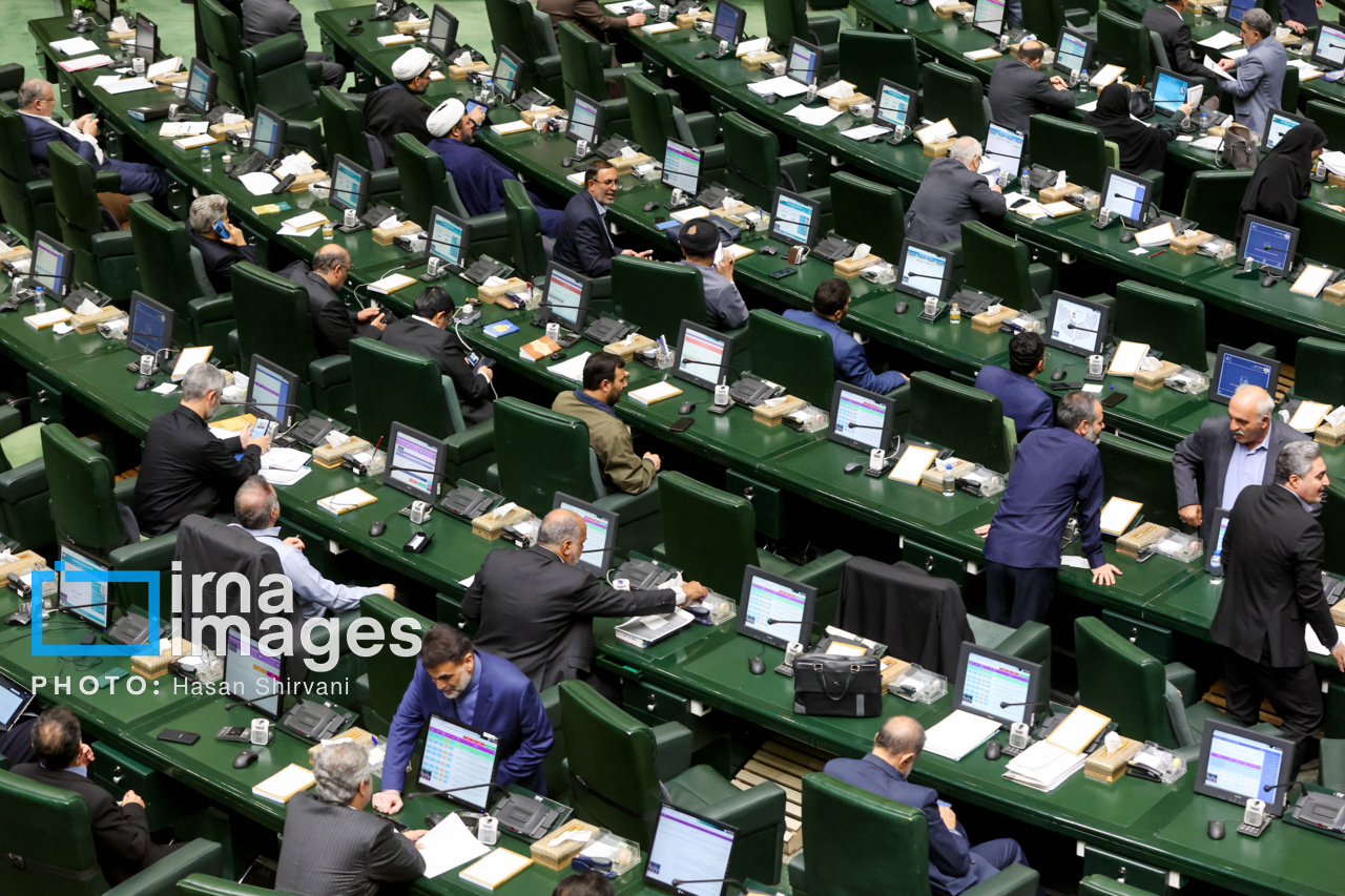 نمایندگان مجلس توقیف و تعقیب نفتکش‌ها توسط آمریکا در منطقه کارائیب را محکوم کردند