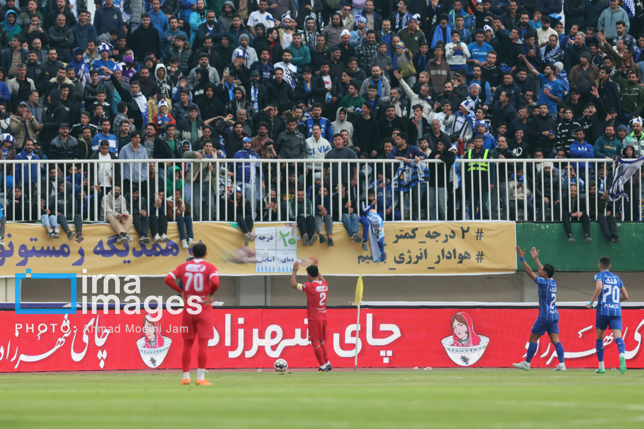 توهین روی آنتن و فحاشی در زمین مسابقه؛ فوتبال نیاز به نگاه ویژه دارد