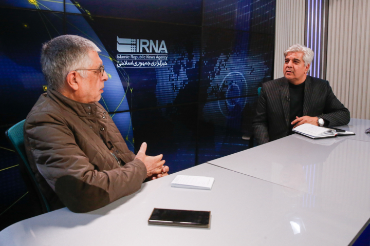 کرباسچی: دشمن را باید با سیاست و تدبیر به زانو درآوریم نه با شعار