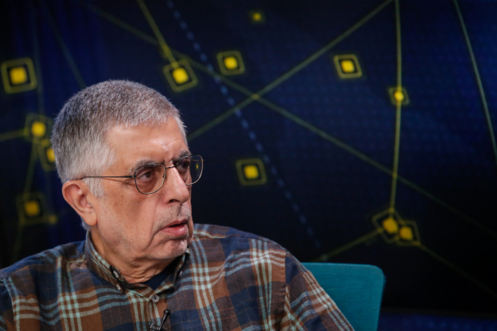 کرباسچی: دشمن را باید با سیاست و تدبیر به زانو درآوریم نه با شعار