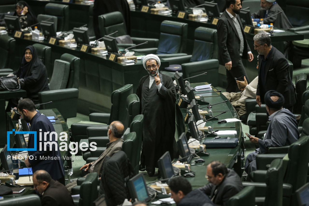 مجلس پس از ماه‌ها بار دیگر در صحن علنی تشکیل جلسه داد