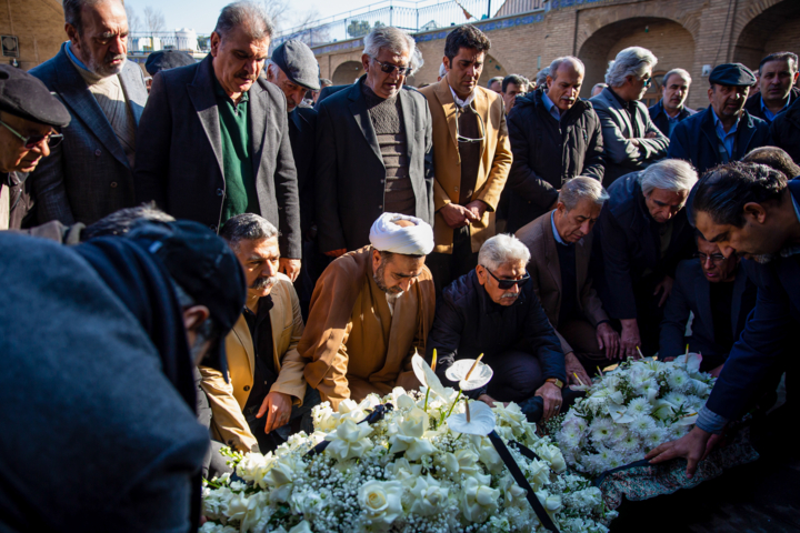 پیکر استاد جزیزاده در اصفهان تشییع و به خاک سپرده شد