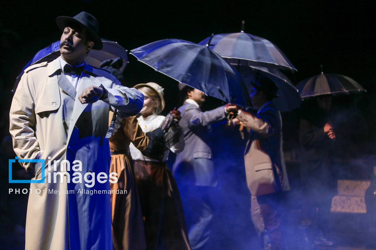 ایوب آقاخانی: سعی می‌کنم کمک حال جشنواره تئاتر فجر باشم +فیلم