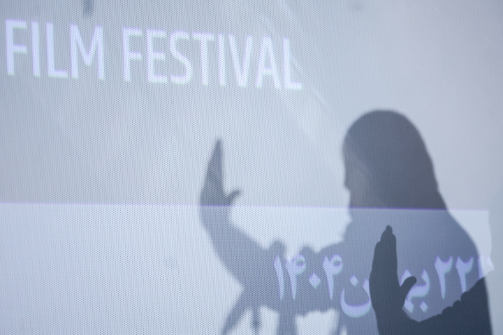 از سخنرانی ایستاده دبیر تا سرنوشت مبهم «برمودا»