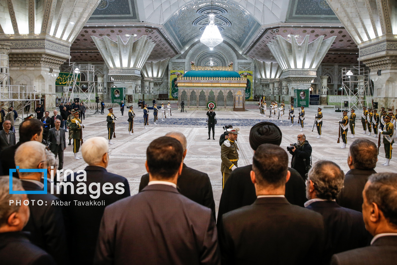 نخستین کاروان پیاده مازندران از آمل عازم مرقد امام خمینی (ره) شد