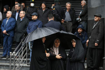 حضور مردم سنندج در راهپیمایی ۲۲ بهمن