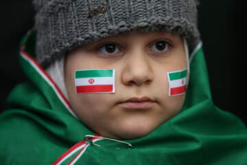 حضور مردم سنندج در راهپیمایی ۲۲ بهمن