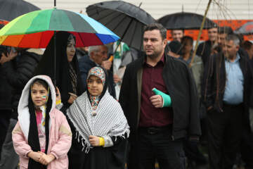 حضور مردم سنندج در راهپیمایی ۲۲ بهمن