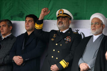 حضور مردم سنندج در راهپیمایی ۲۲ بهمن