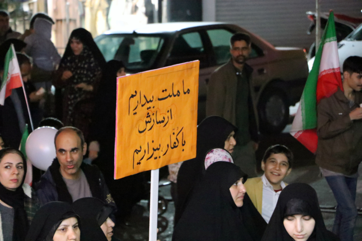 خیابانهای ایران هرشب پرشمارتر؛ با هر پوشش و قومیت پای ایرانیم