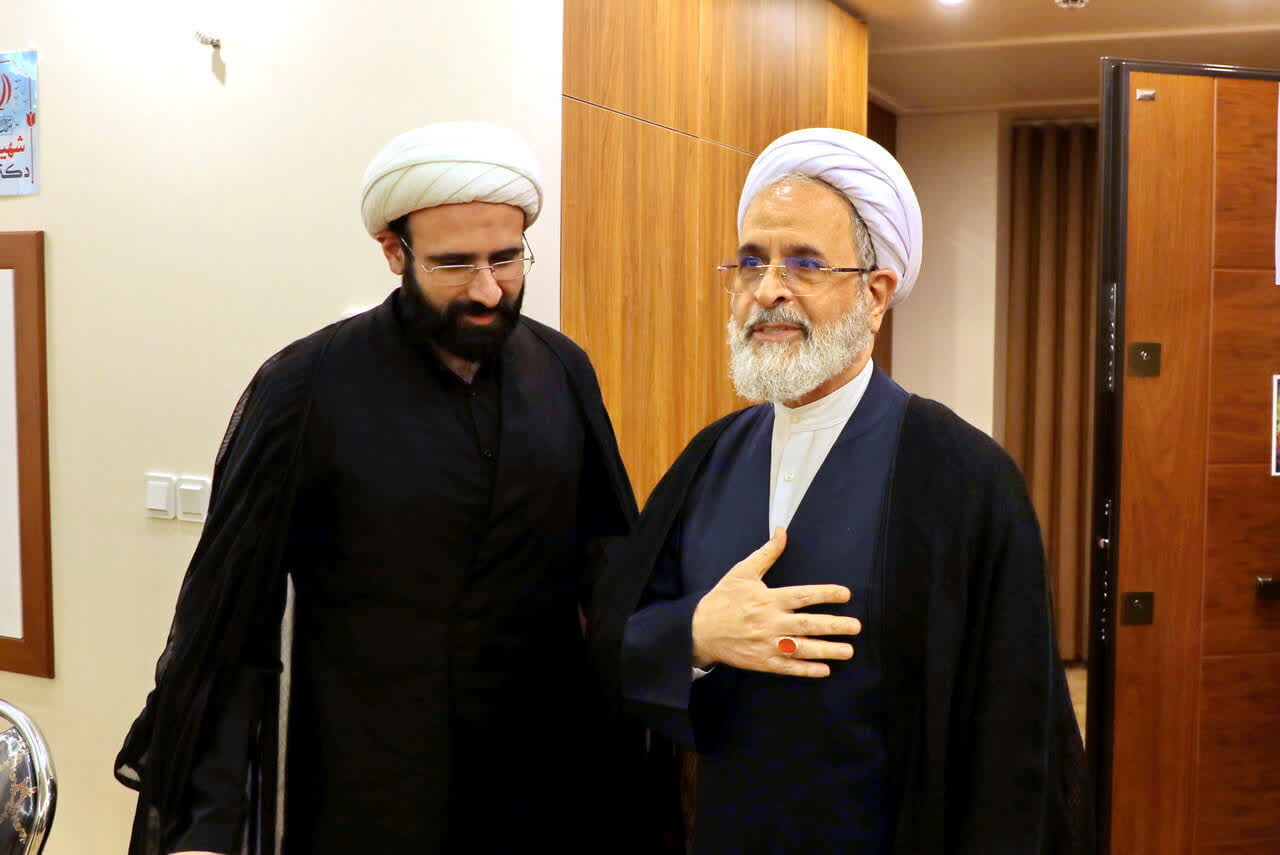 مدیر حوزه‌های علمیه با خانواده شهید لاریجانی دیدار کرد