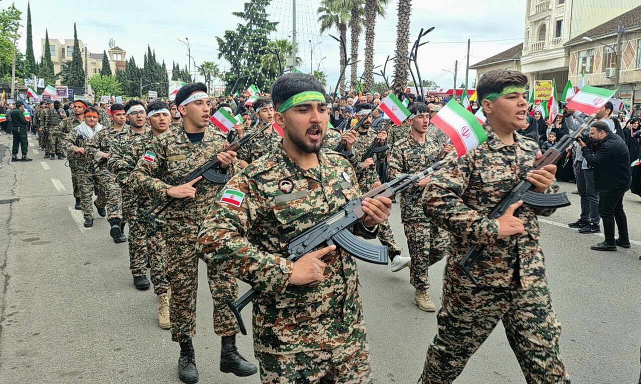 حماسه مرزنشینان در اجتماع «جان‌فدا برای ایران امام‌رضایی» | فیلم
