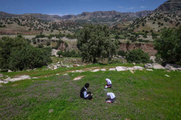 مدرسهای میان کوهستان