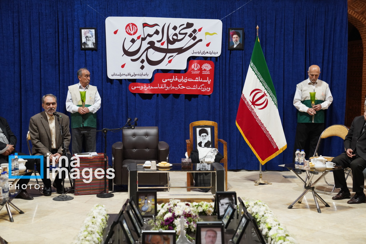 فیلم / محفل شعر «امین» به یاد رهبر شهید در اردبیل
