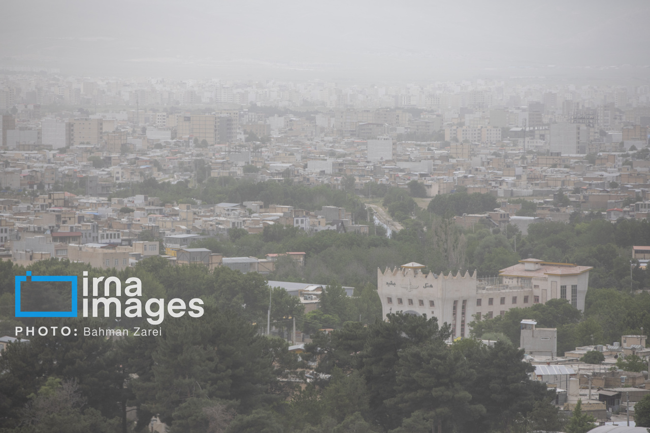 خیزش گردوخاک و تندباد در راه ایلام
