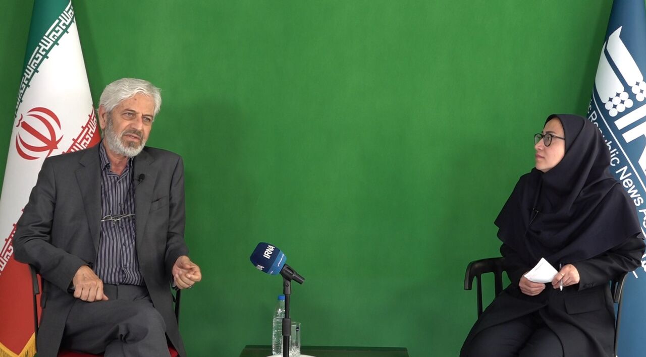 نیم قرن خط خوش؛ روایت استادی که کتیبه‌های شیراز را ماندگار کرد
