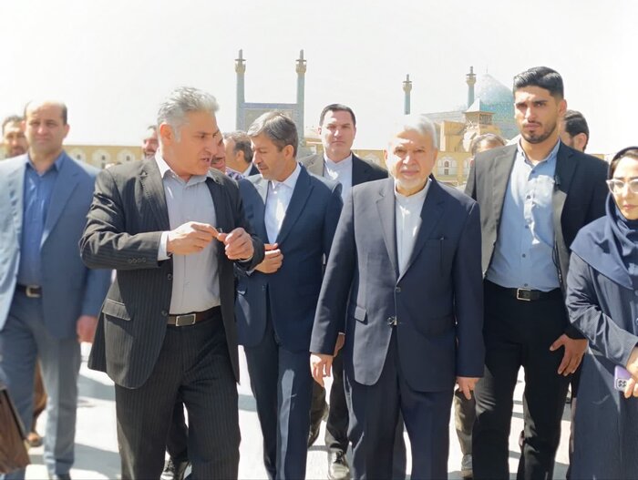 وزیر میراثفرهنگی از آثار تاریخی متاثر از جنگ تحمیلی سوم در اصفهان بازدید کرد