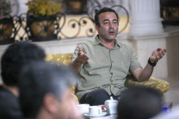 بازدید خبرنگاران کردستان عراق از محل اصابت موشک در کرمانشاه