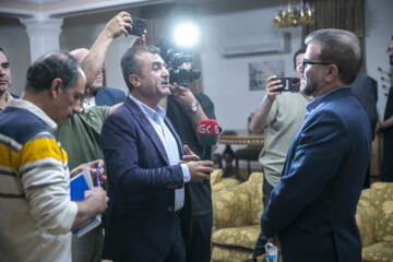 بازدید خبرنگاران کردستان عراق از محل اصابت موشک در کرمانشاه