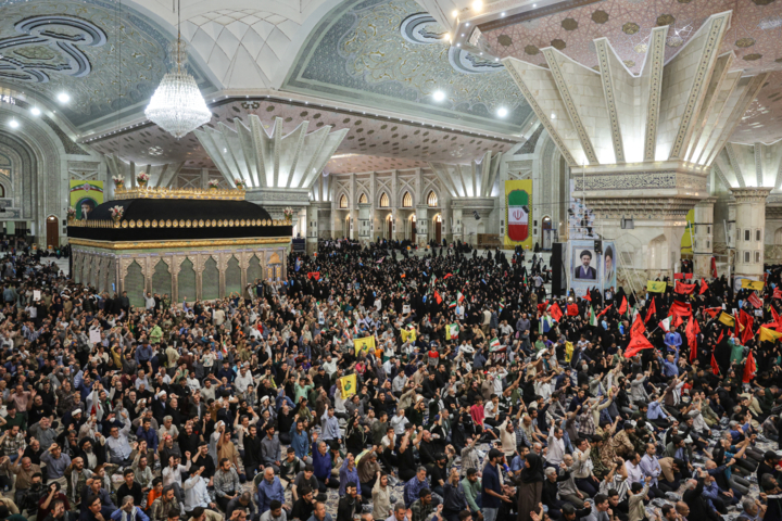 رهبر انقلاب: ملت ایران با بعثت تازه خود مایه مباهات ملتهای آزاده جهان شد